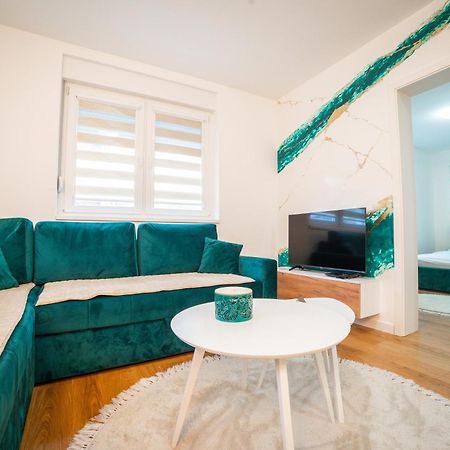 Apartment Vila Idila Tuzla Exterior photo